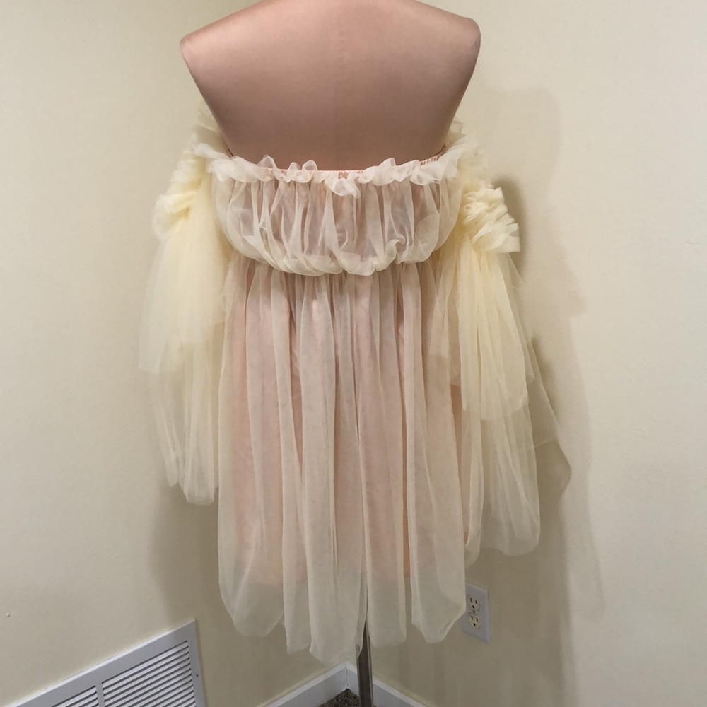 SOLD Francesca’s Collection Off Shoulder Bell Sleeve Cream Tulle Dress Size XL - Picture 5 of 9